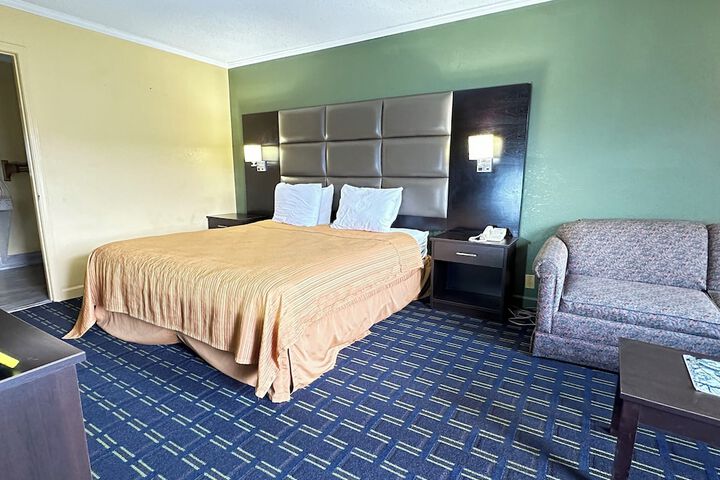 Rodeway Inn & Suites Plymouth Hwy 64