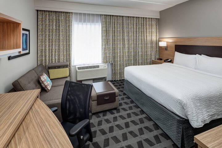 Room 32 of 49