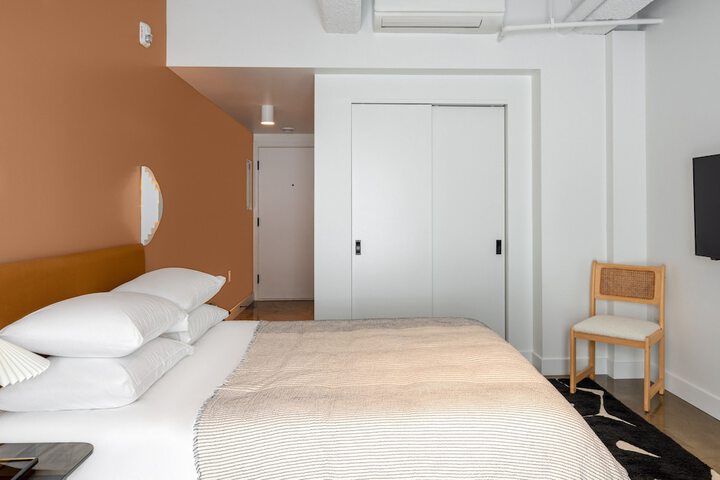 Room 74 of 142
