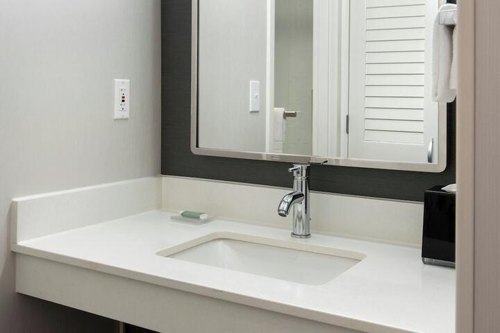 Courtyard by Marriott Silver Spring North / White Oak