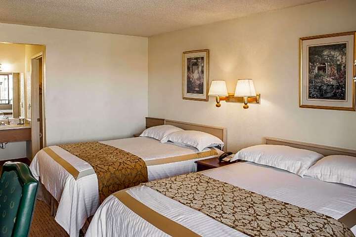 Rodeway Inn & Suites