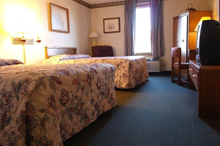 Room 9 of 16