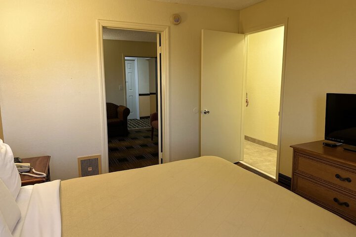 Room 17 of 41