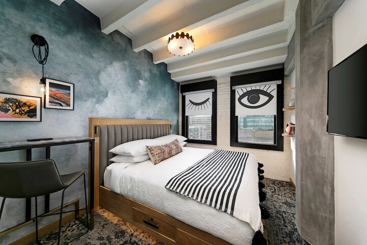 Room 22 of 49