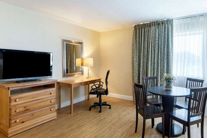 Suite 21 of 61