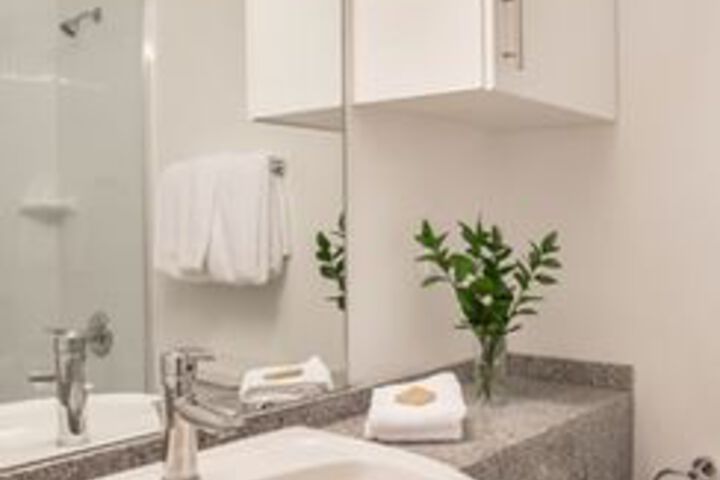 Artsy 2BR in C.B.D. by Sonder