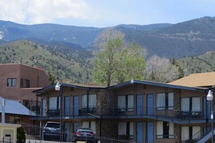 Silver Saddle Motel