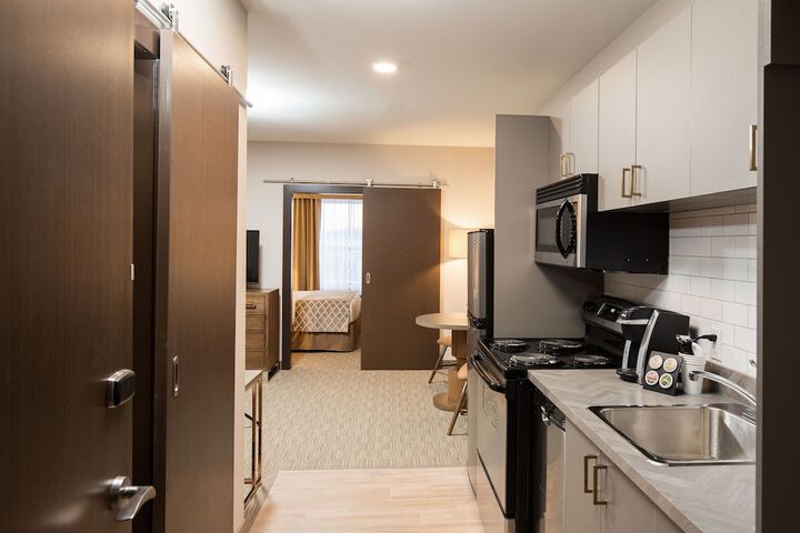 Pomeroy Inn & Suites Prince George