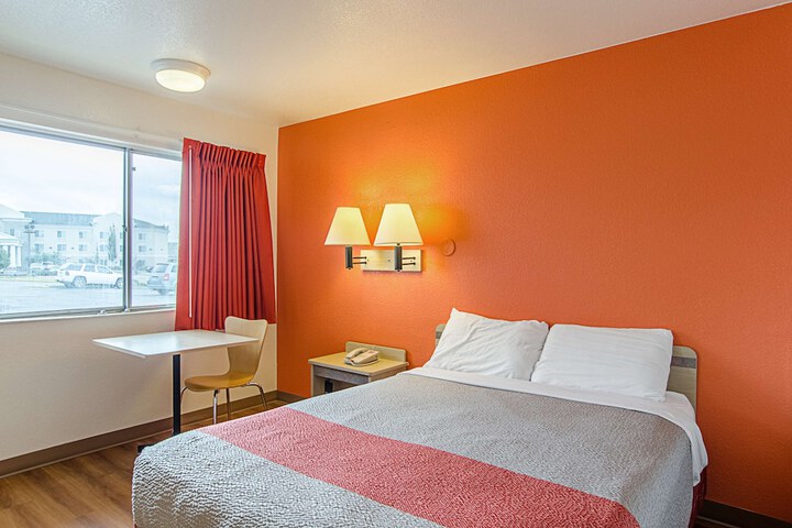 Room 34 of 40