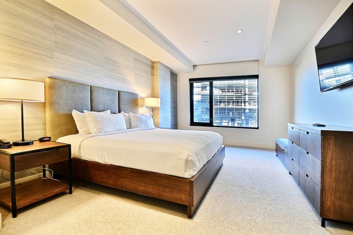 Room 105 of 187