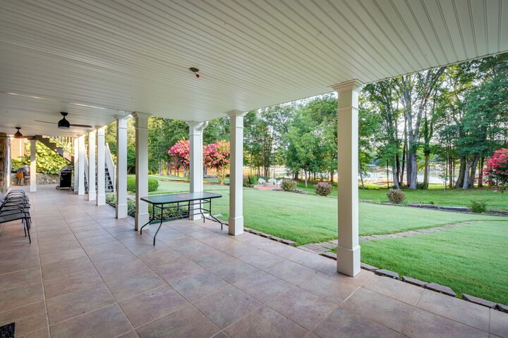 Grand Lakefront Home in Hartwell w / Game Room!