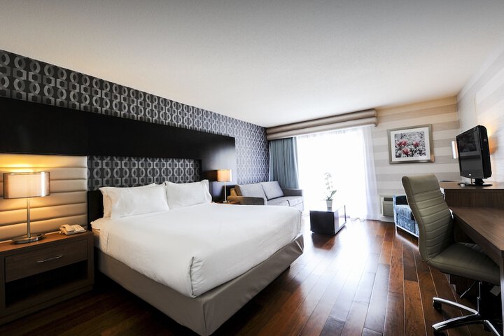 Room 32 of 53