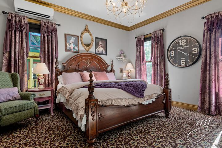 Room 9 of 29