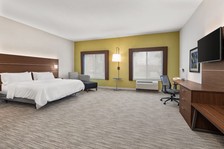 Room 13 of 42