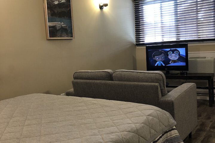Room 14 of 65