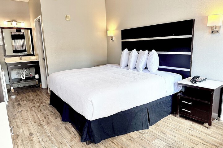 Room 9 of 12