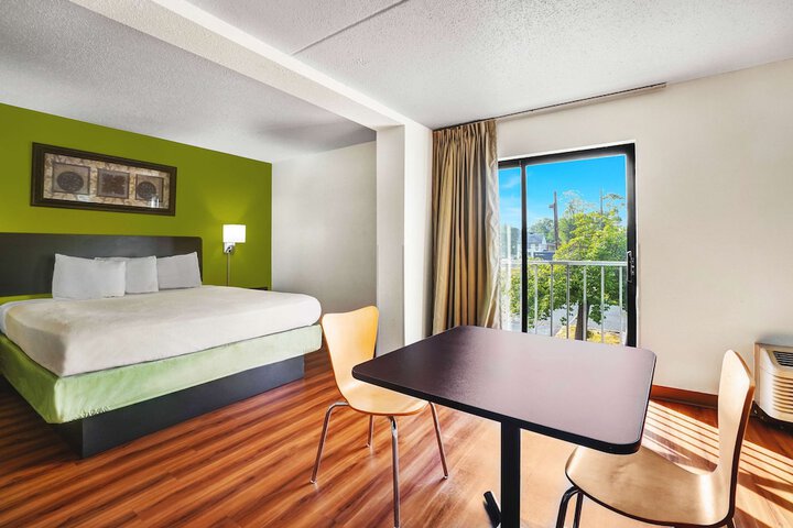 Room 18 of 30
