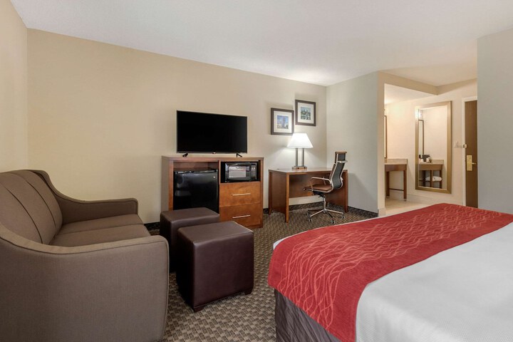 Room 8 of 32
