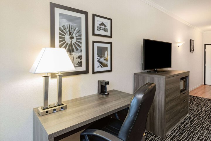 Room 25 of 60
