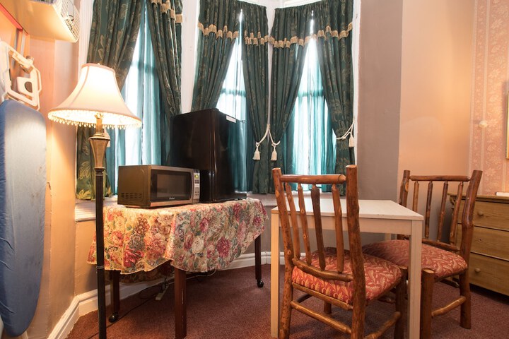 Room 16 of 32