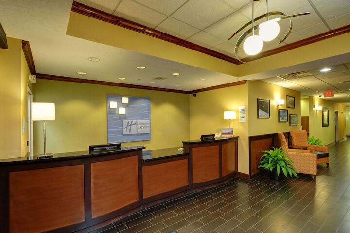 Holiday Inn Express & Suites Midwest by IHG