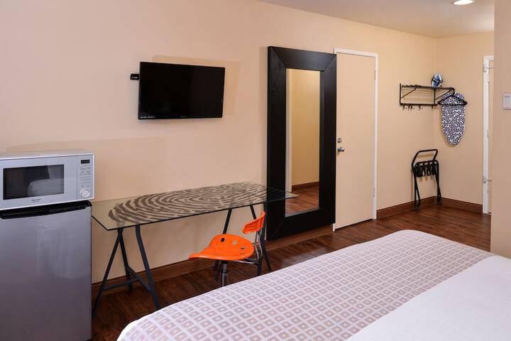 Room 12 of 28