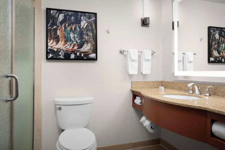 Room 4 of 18