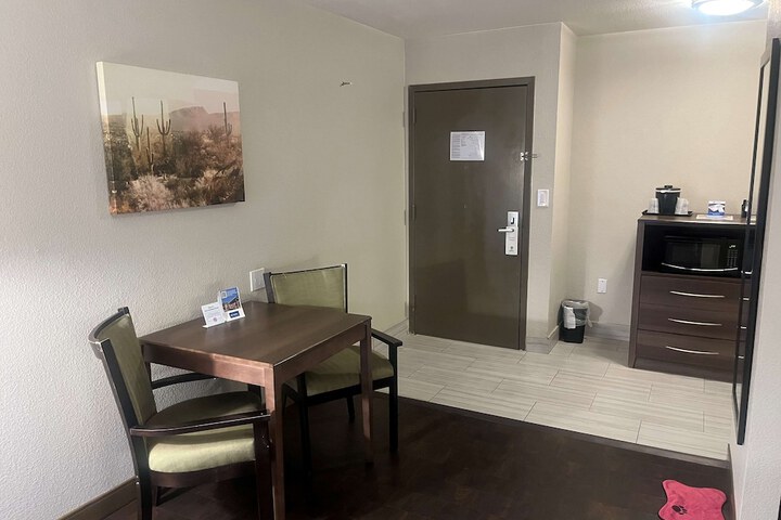Room 12 of 41