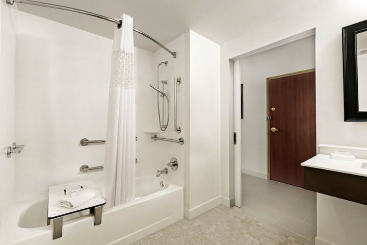 Room 30 of 37