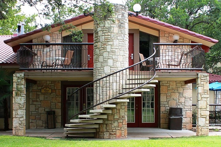 The Inn of The Hills