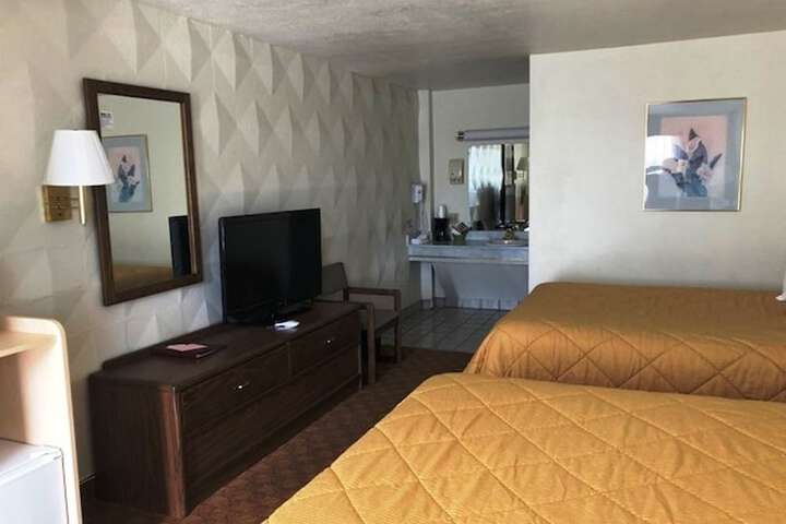 Room 10 of 34