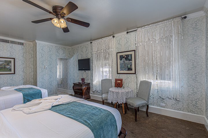 Room 42 of 104