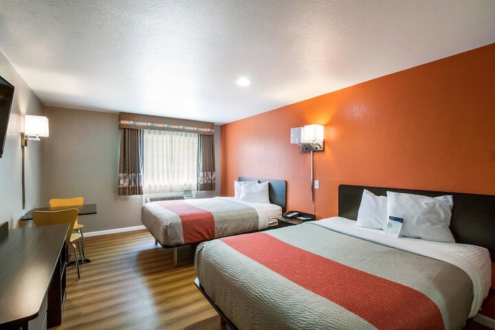 Motel 6 Rossford OH