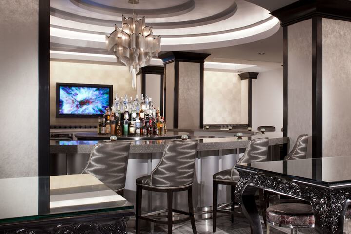 Lounge 52 of 71