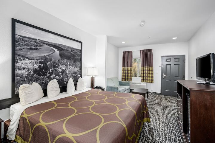 Room 8 of 21