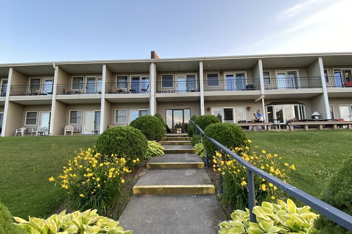 Fleetwood Inn & Suites