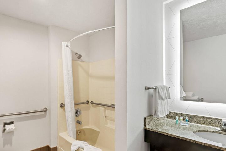 Comfort Suites Clackamas