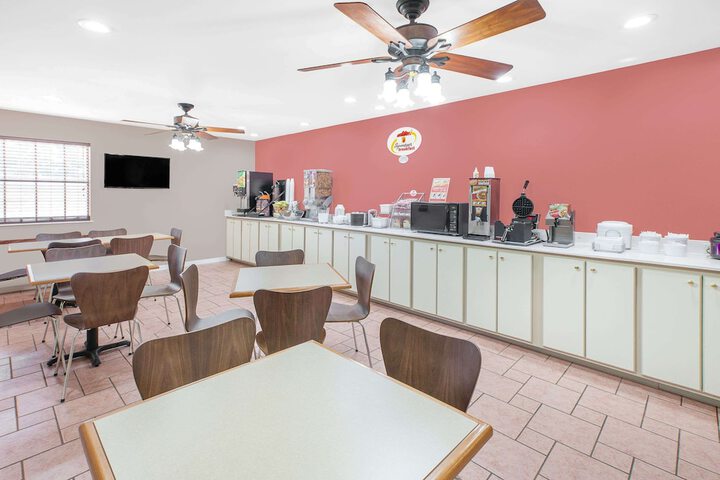 Super 8 by Wyndham Lowell / Bentonville/Rogers Area