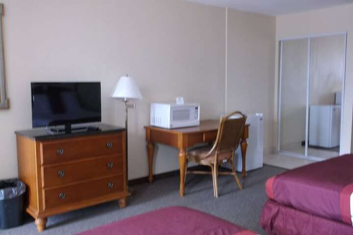 Lakeshore Resort and Marina