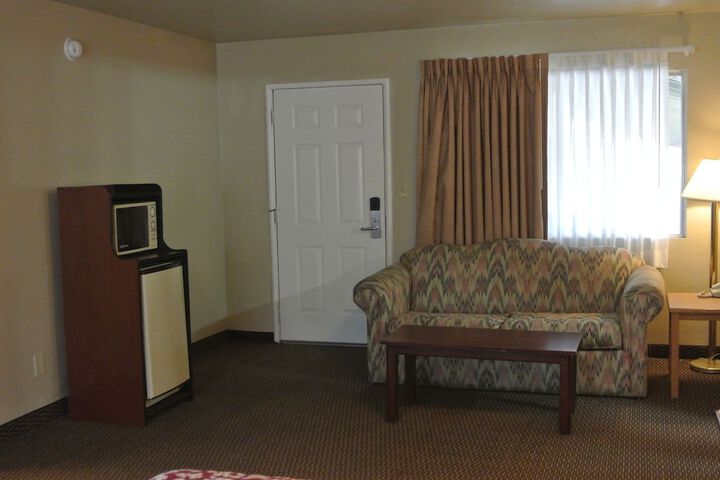 Vino Inn & Suites