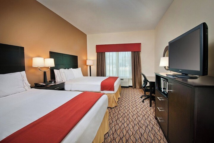 Holiday Inn Express Hotel & Suites Pearsall by IHG