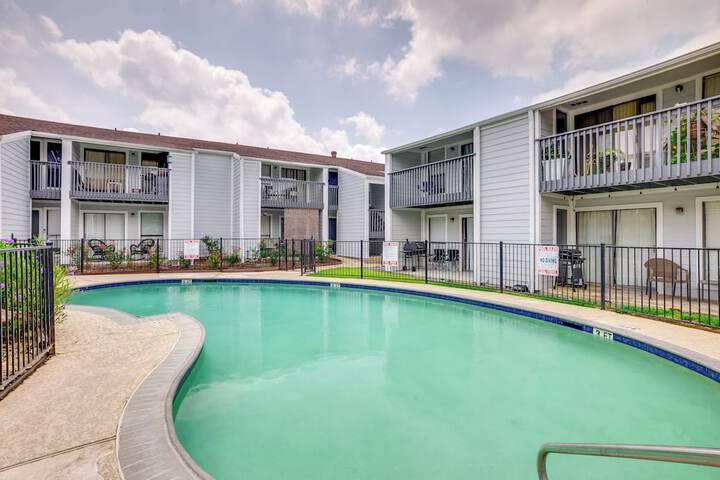Montgomery Vacation Rental w / Pool Access!