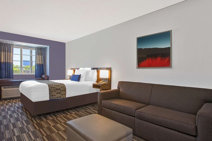 Room 9 of 18
