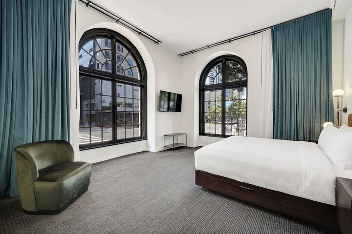 Room 43 of 104