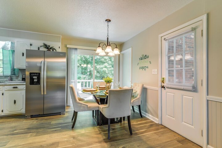 Charming Jonesville Home w / Grill - Near Wineries!