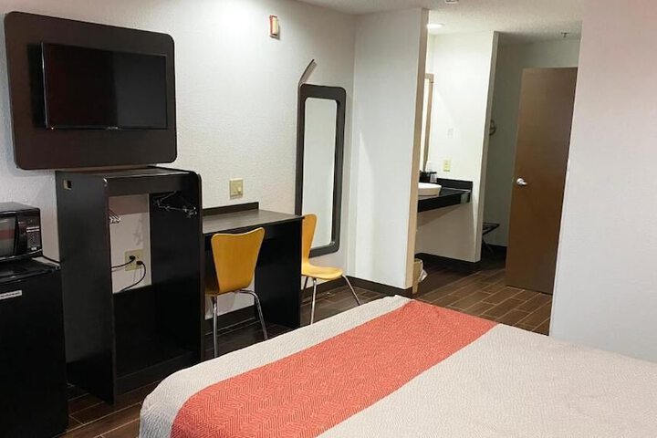 Room 27 of 35
