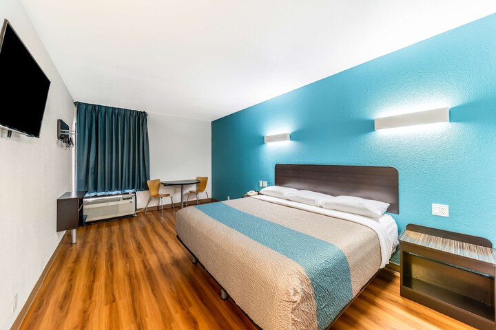 Room 36 of 48