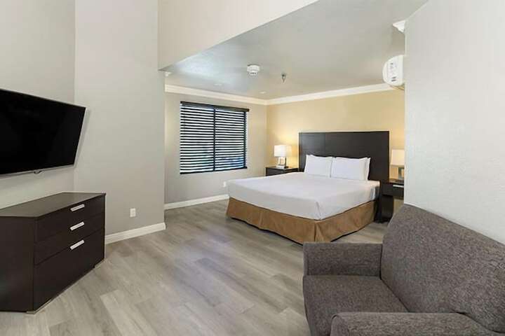 Room 10 of 65