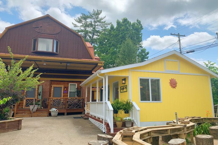 The Iris Garden Downtown Cottages and Suites