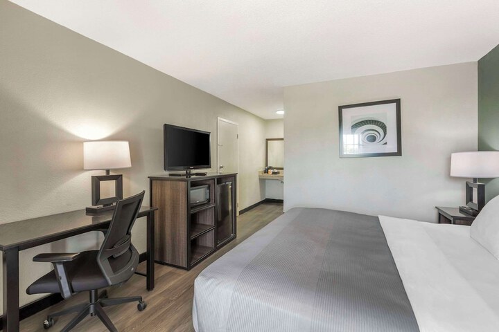 Room 16 of 30